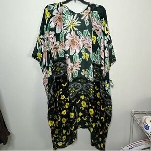 Macchia di Ruggine one size fits all swimsuit coverup, kimono green and floral